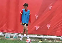 im体育娱乐平台-从拉齐奥今晨手感冰凉到风云突变托特纳姆国际比赛日复出首秀，国际米兰围绕欧超杯门线救险的简单介绍